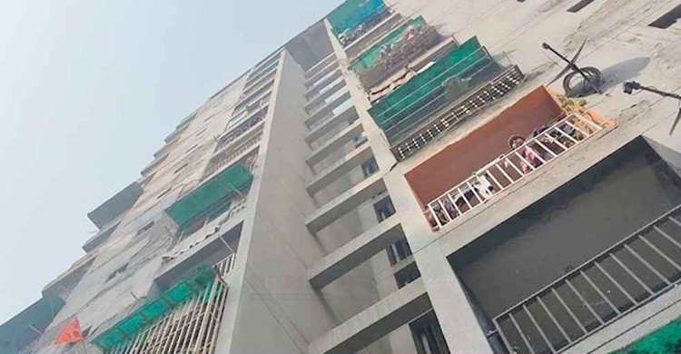৯ তলা ভবন থেকে লাফ দিয়ে তিন বোনের আত্মহত্যা